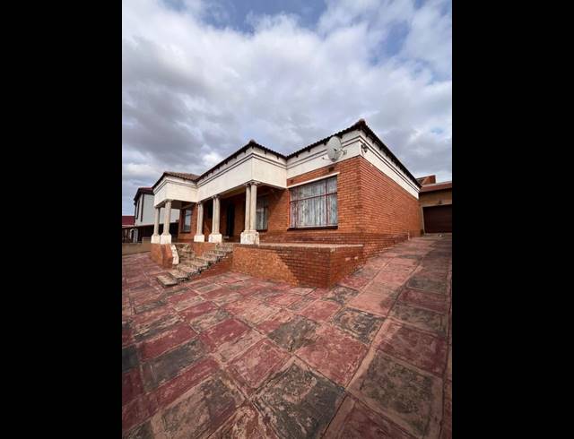 5 BEDROOM HOUSE FOR SALE IN SOSHANGUVE AA